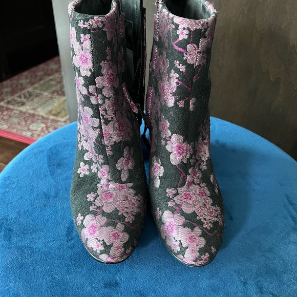 Sam Edelman black/pink floral brocade ankle boots 6.5 - Picture 2 of 5